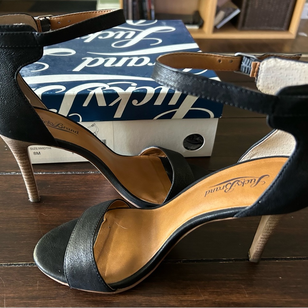 EUC Lucky Brand Size 8 heels
